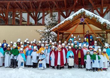 Tříkrálová koleda a dobré skutky prošly zasněžené Luhačovice a okolní obce