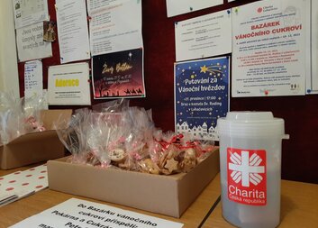  „Bazárek vánočního cukroví“ provoněl místní kostely 